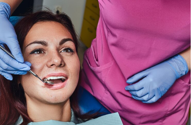 Porcelain dental veneers 